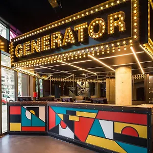 Hostel Generator, Párizs